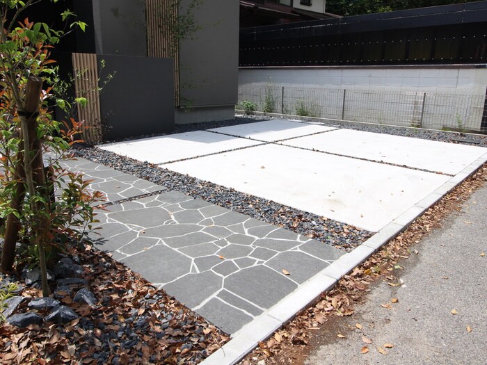 物件外観写真3　(駐車場)