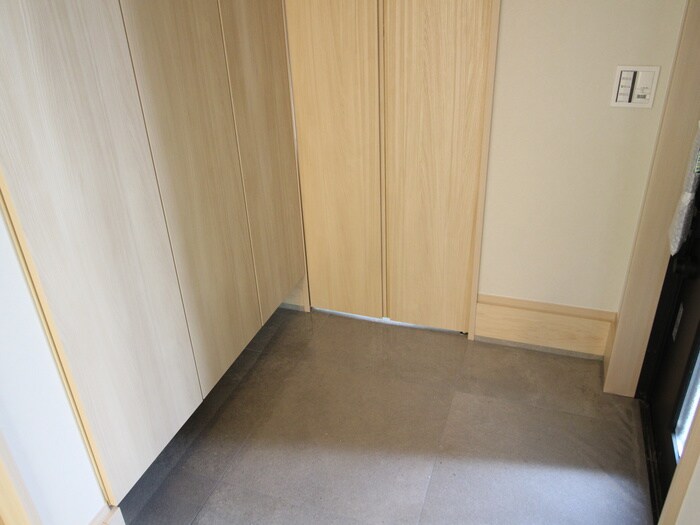 物件内観写真14　(玄関)