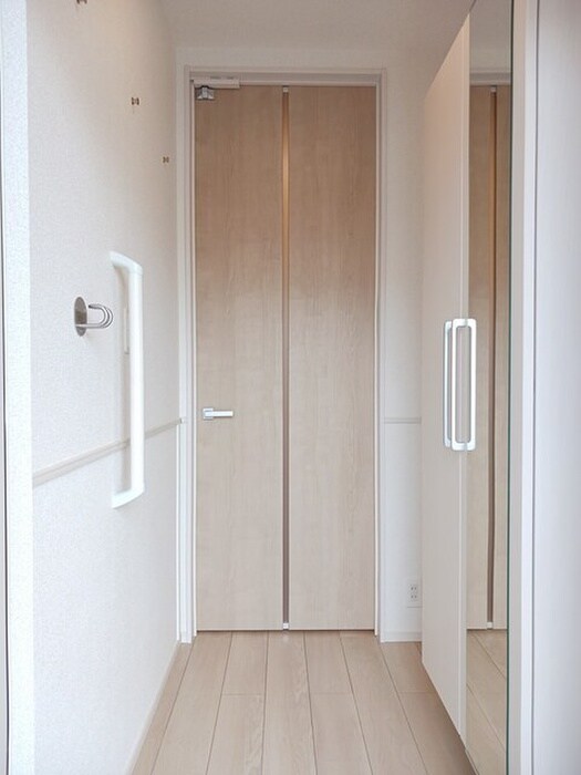 物件内観写真11　(玄関)