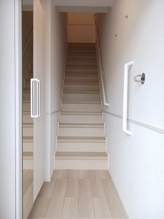 物件内観写真11　(玄関)