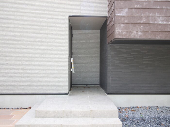 物件外観写真6　(エントランス部分)