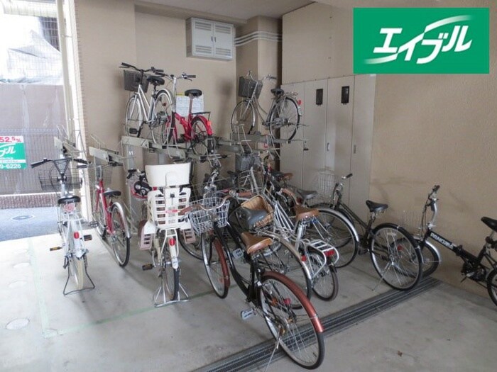 物件外観写真3　(駐輪場)