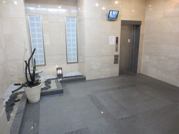 物件外観写真4　(エントランス部分)