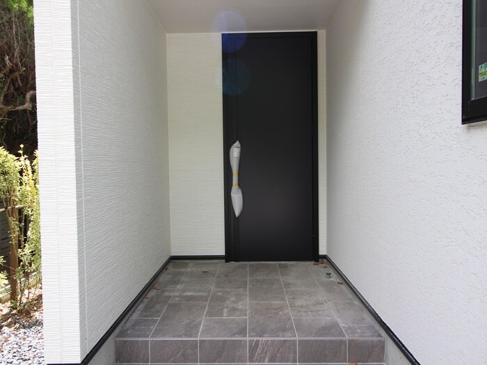 物件外観写真6　(エントランス部分)