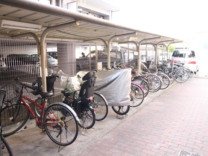 物件外観写真3　(駐輪場)
