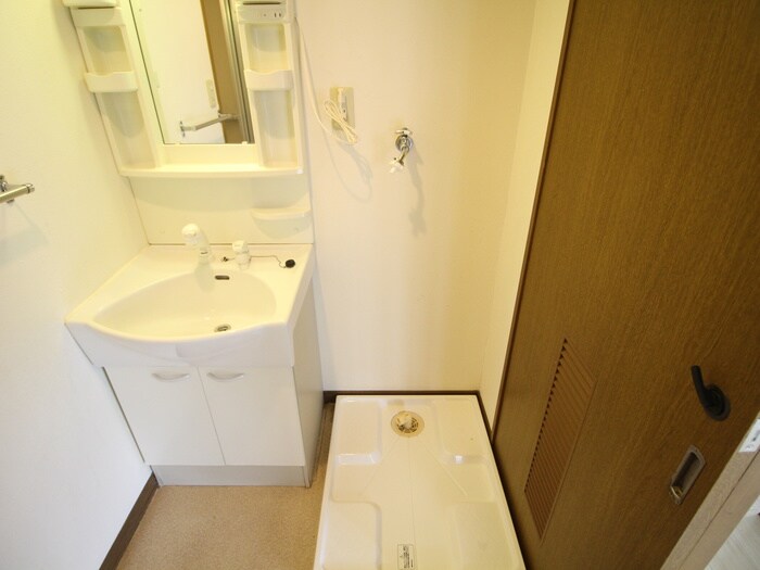 物件内観写真16　(洗濯機置場)