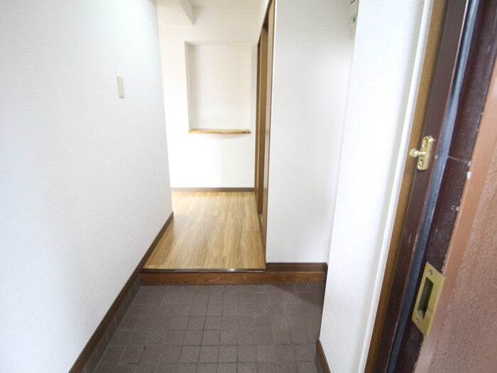 物件内観写真22　(玄関)
