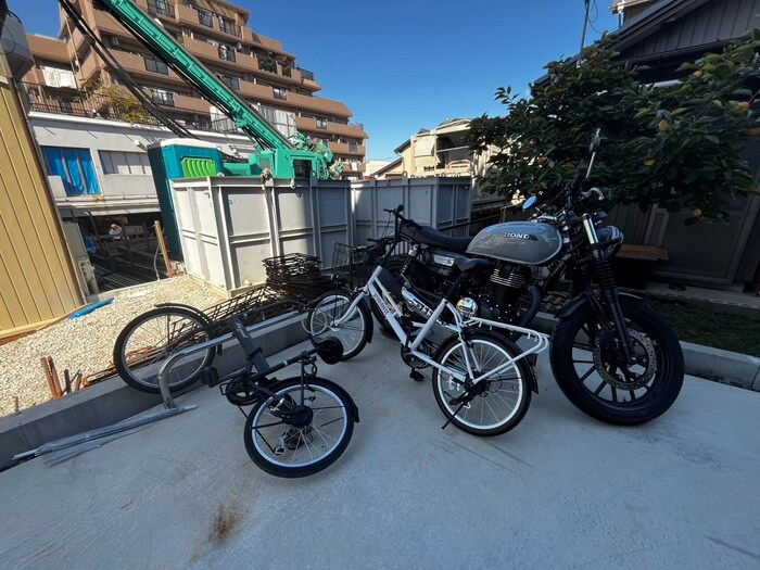 物件外観写真4　(駐輪場)