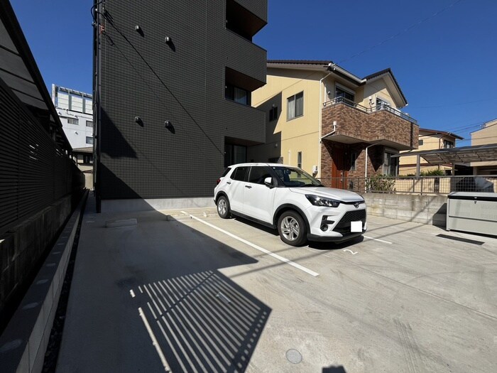 物件外観写真6　(駐車場)