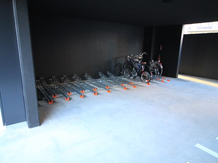 物件外観写真4　(駐輪場)