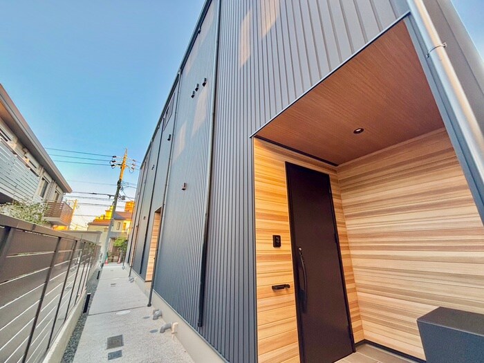 物件外観写真5　(エントランス部分)