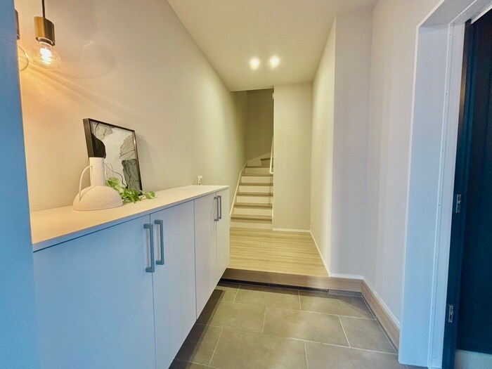 物件内観写真19　(玄関)