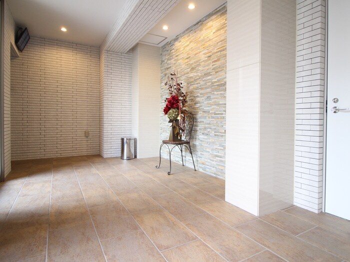 物件外観写真4　(エントランス部分)