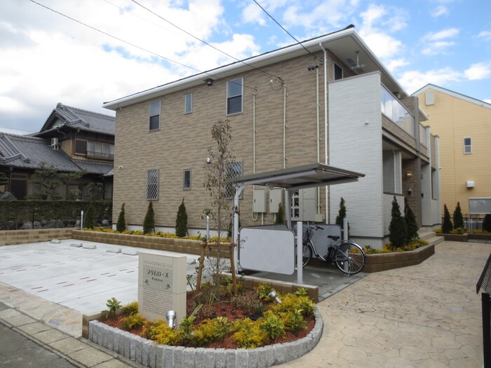 物件外観写真2　(エントランス部分)