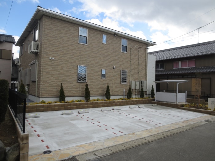 物件外観写真3　(駐車場)