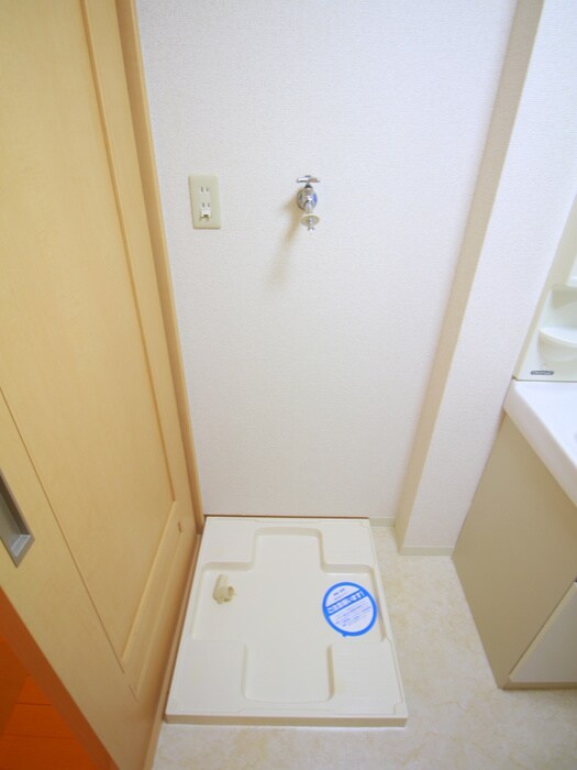 物件内観写真9　(洗濯機置場)