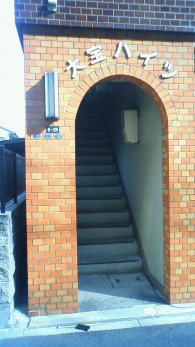 物件外観写真2　(エントランス部分)