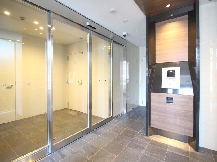 物件外観写真4　(エントランス部分)