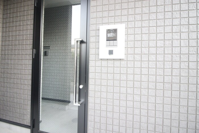 物件外観写真5　(エントランス部分)