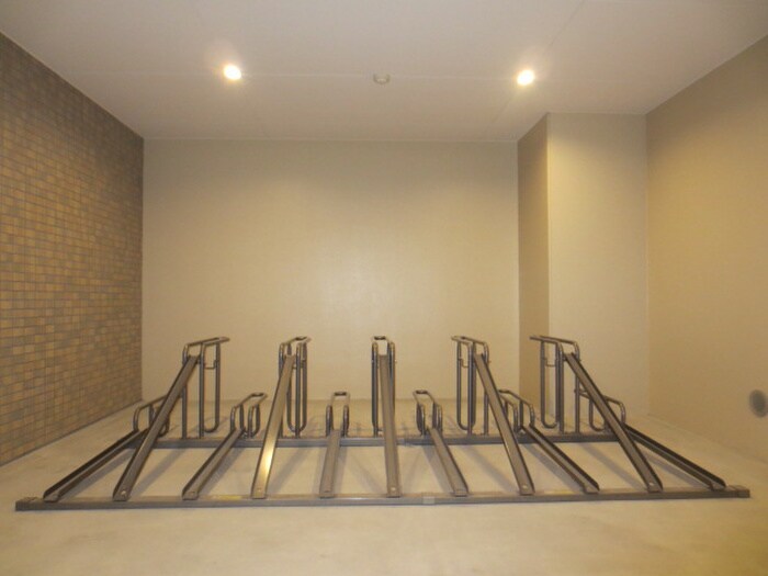 物件外観写真3　(駐輪場)