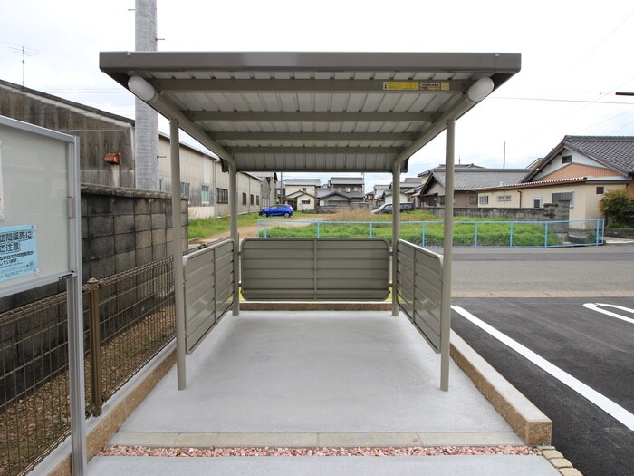 物件外観写真5　(駐輪場)