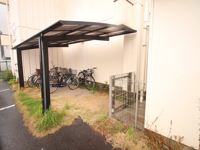 物件外観写真4　(駐輪場)