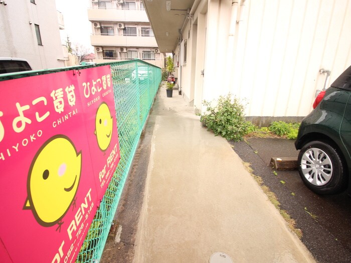 物件外観写真6　(エントランス部分)