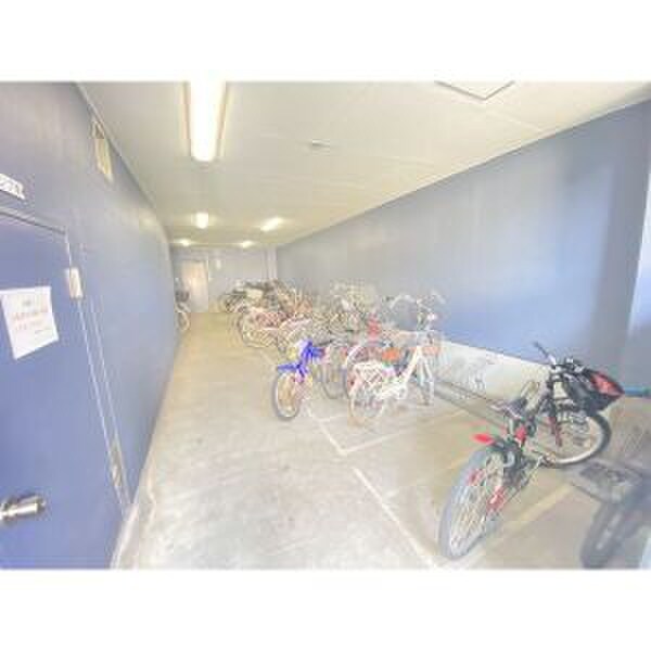 物件外観写真4　(駐輪場)