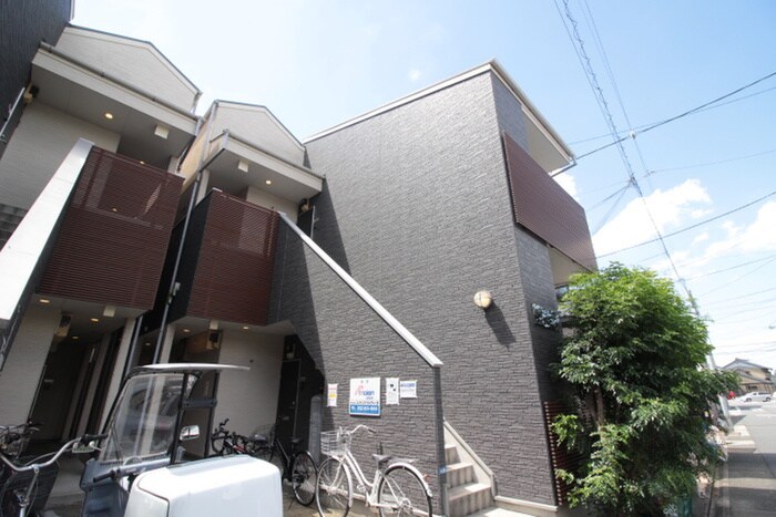 物件外観写真6　(エントランス部分)