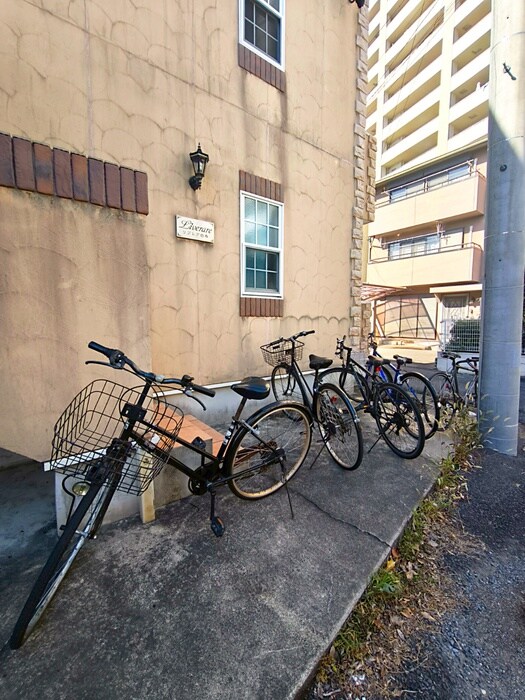 物件外観写真5　(駐輪場)