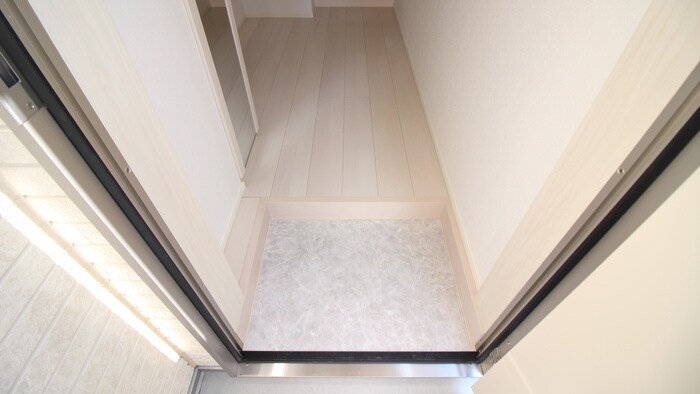 物件内観写真14　(玄関)