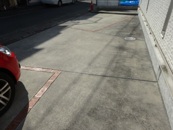 物件外観写真2　(駐車場)