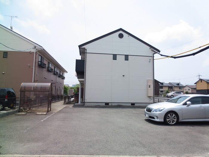 物件外観写真4　(駐車場)