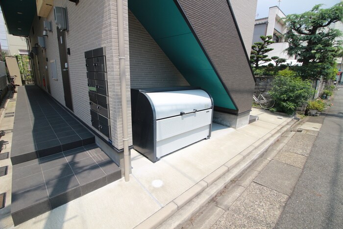 物件外観写真5　(エントランス部分)