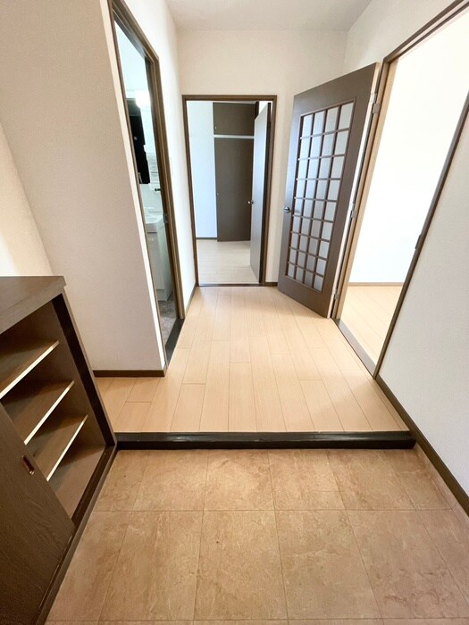 物件内観写真12　(玄関)