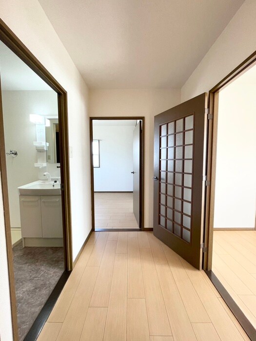 物件内観写真16　(廊下)