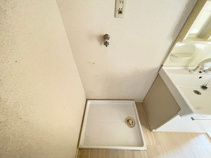 物件内観写真12　(洗濯機置場)