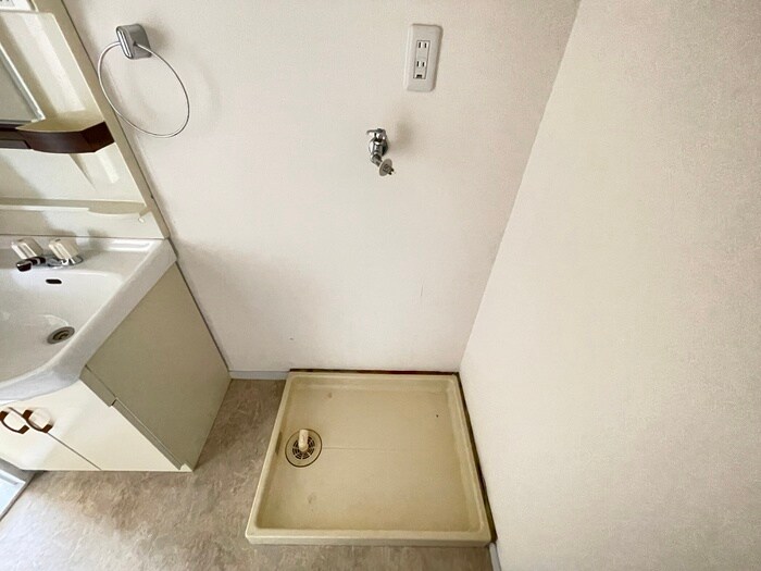 物件内観写真13　(洗濯機置場)