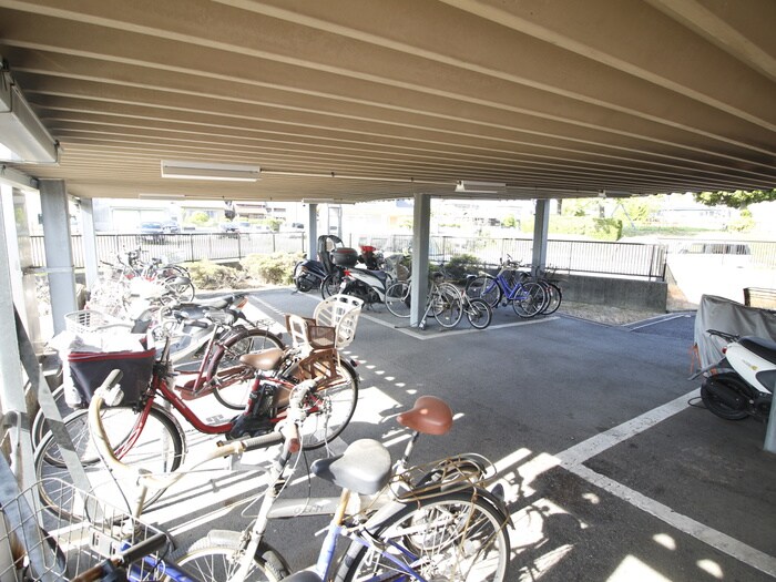 プレステイジ清水の駐輪場