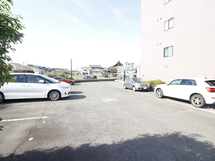 プレステイジ清水の駐車場