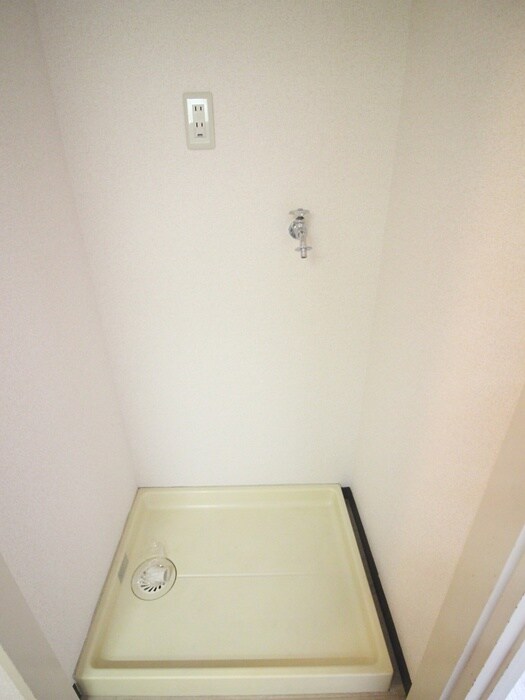 物件内観写真16　(洗濯機置場)