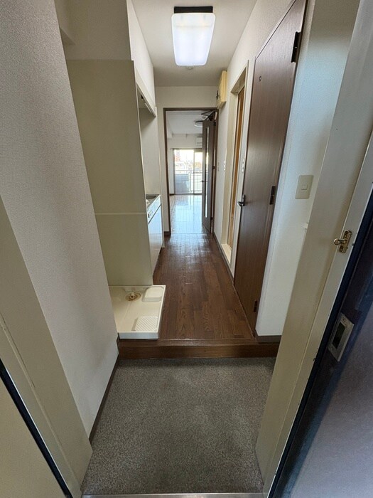 物件内観写真7　(玄関)