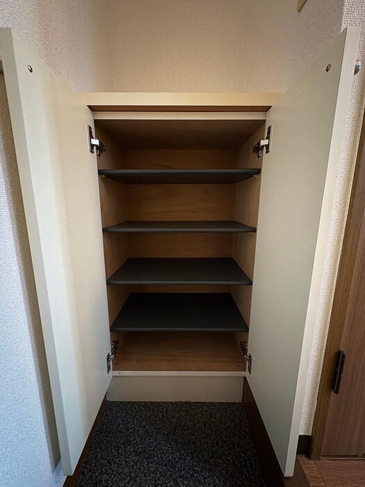 物件内観写真8　(靴箱)