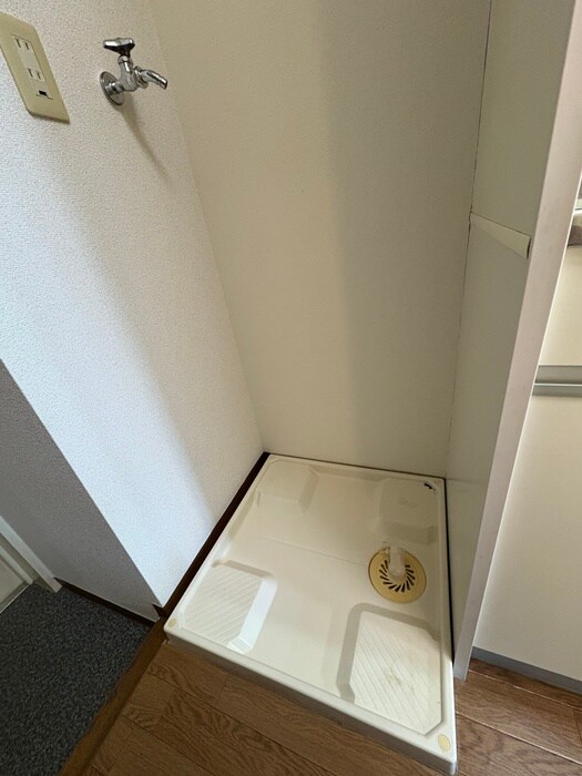 物件内観写真15　(洗濯機置場)