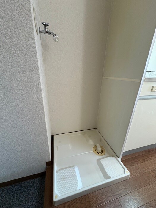 物件内観写真15　(洗濯機置場)