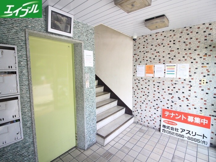 物件外観写真5　(エントランス部分)