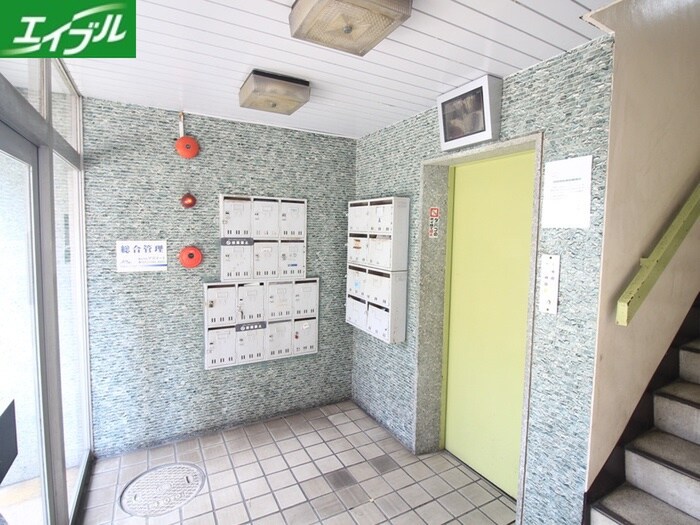 物件外観写真6　(エントランス部分)