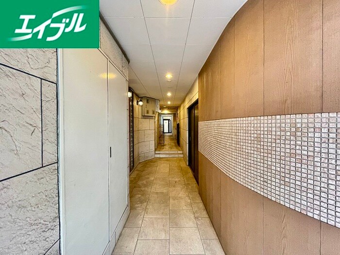 物件外観写真5　(エントランス部分)