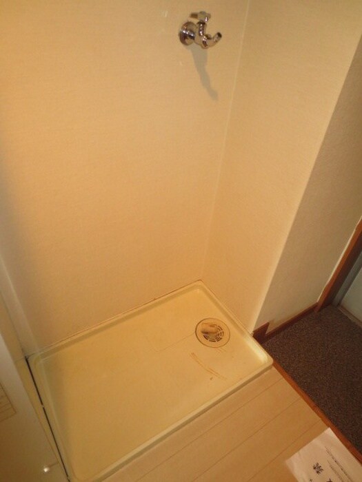 物件内観写真15　(洗濯機置場)