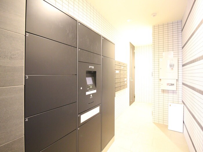 物件外観写真4　(エントランス部分)